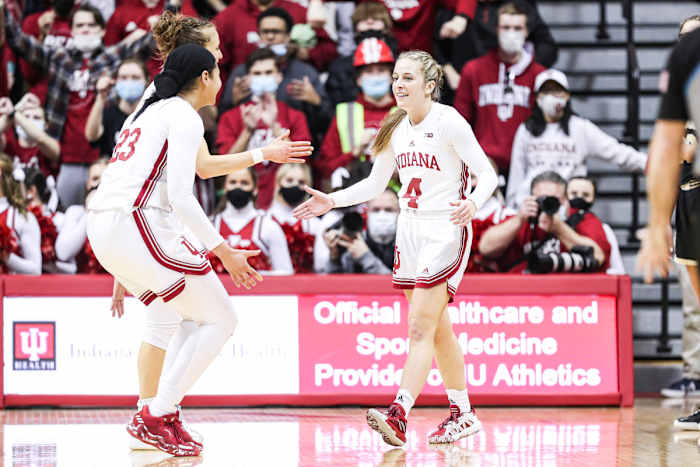 Nicole Cardaño-Hillary high fives her teammates after a play.